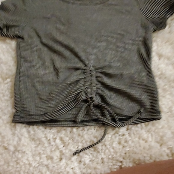 Mind code crop top with tie in front - Picture 4 of 6